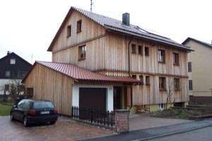[Haus mit neuer Fassade aus sibirischer L&auml;rche